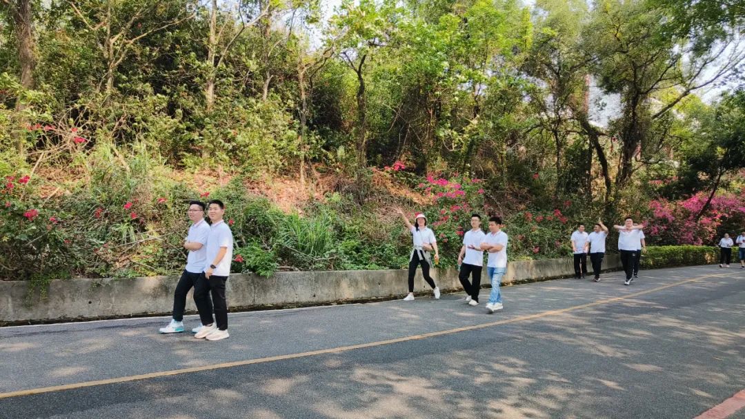 覽紅花湖美景，鑄藍(lán)柯路精神
